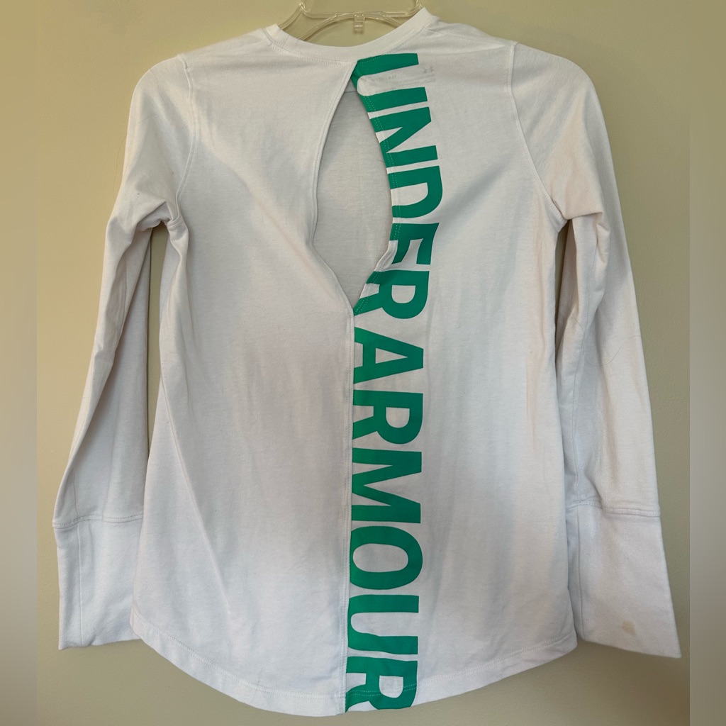 Girls Under Armour Finale Long Sleeve Shirt - Size Large